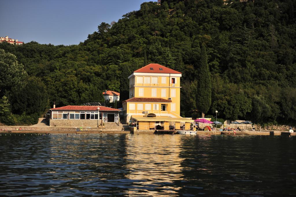 Bed&Breakfast Villa Eva Омишаль Экстерьер фото